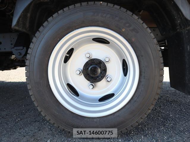 Hino DUTRO 2020-08 1742375-24