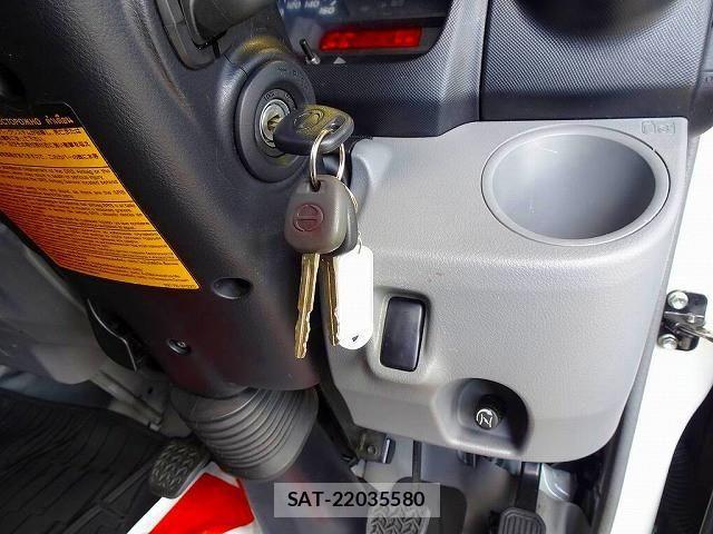Hino DUTRO 2018-05 1742265-17
