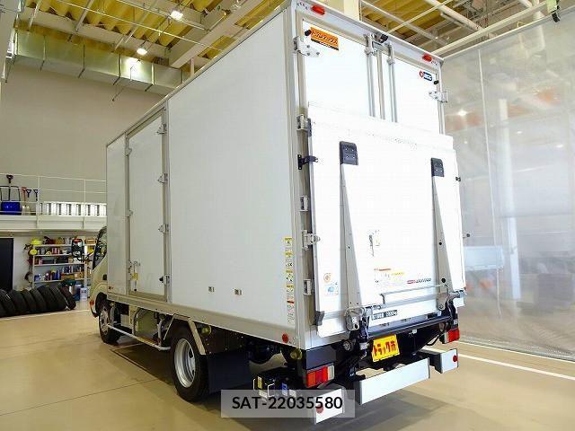 Hino DUTRO 2018-05 1742265-3