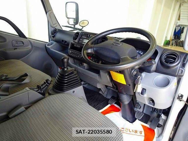 Hino DUTRO 2018-05 1742265-4