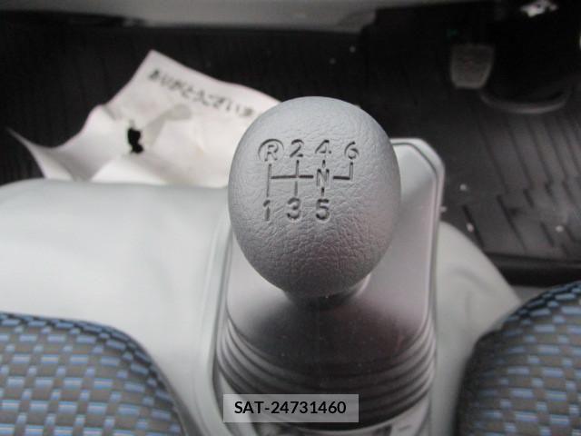 Hino DUTRO 2025-04 1742238-17