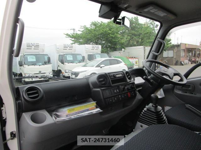 Hino DUTRO 2025-04 1742238-18