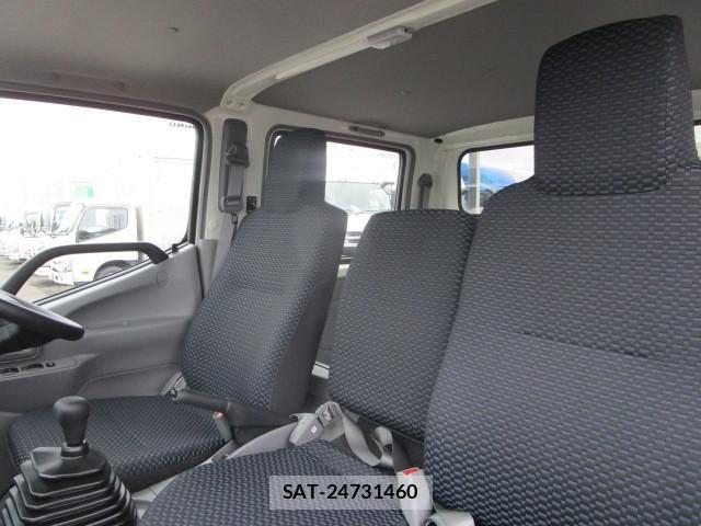 Hino DUTRO 2025-04 1742238-19