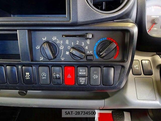 Hino DUTRO 2017-06 1742409-10