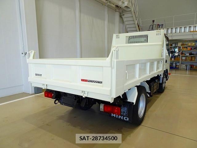 Hino DUTRO 2017-06 1742409-2