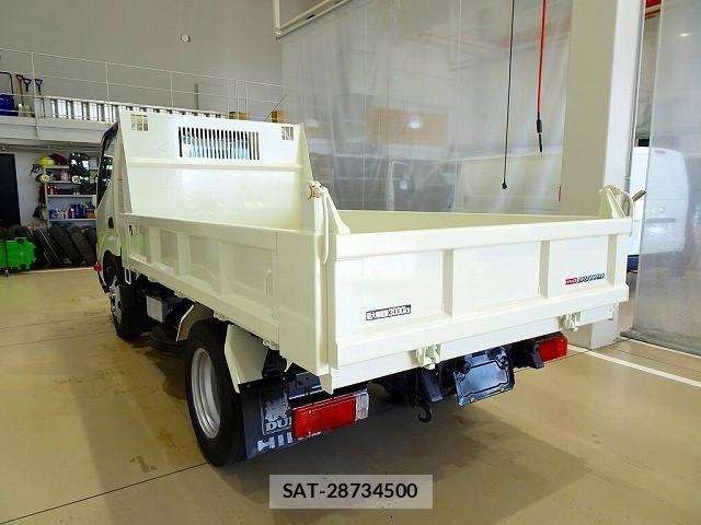 Hino DUTRO 2017-06 1742409-3