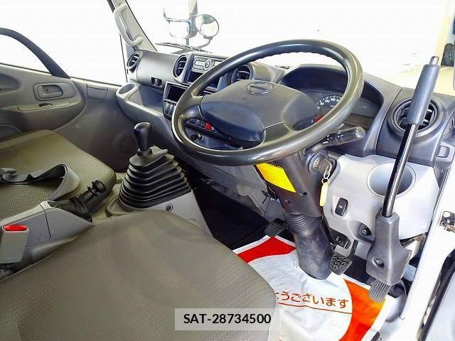 Hino DUTRO 2017-06 1742409-4