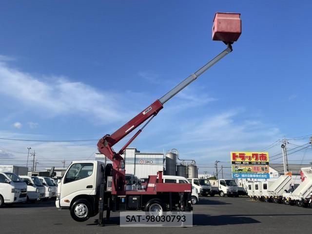 Hino DUTRO 2012-06 1742444-24