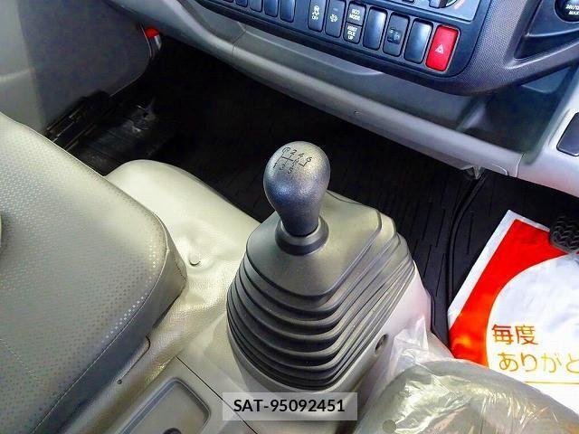 Hino DUTRO 2020-08 1742342-13