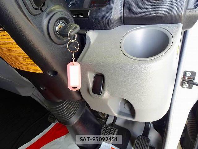Hino DUTRO 2020-08 1742342-16