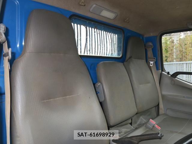 Hino DUTRO 2015-06 1824068-27