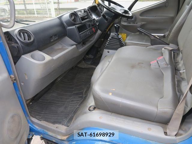 Hino DUTRO 2015-06 1824068-28