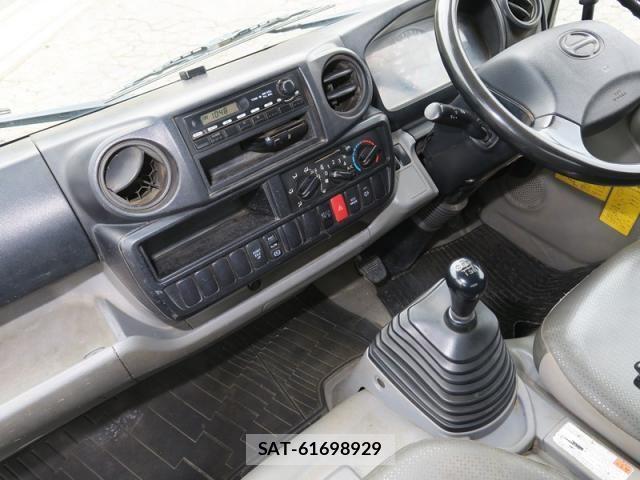 Hino DUTRO 2015-06 1824068-29