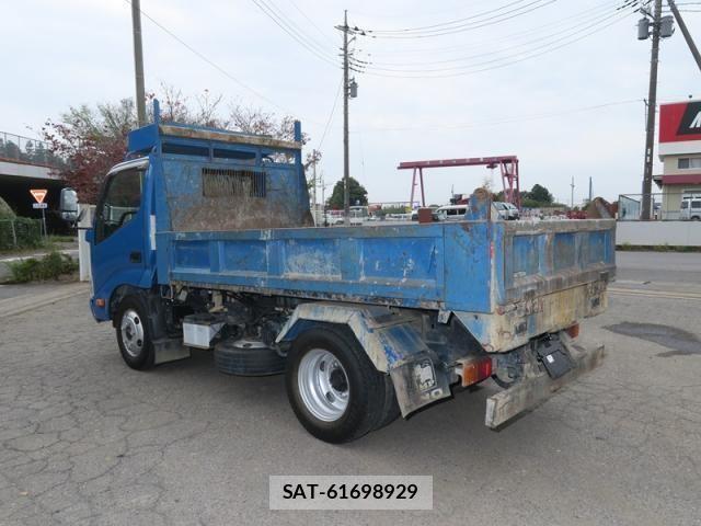 Hino DUTRO 2015-06 1824068-4