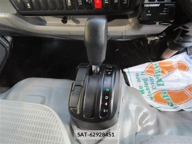 Hino DUTRO 2018-10 2008444-11
