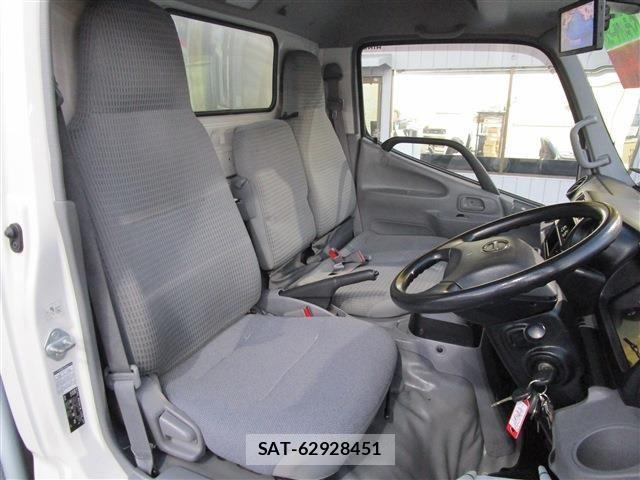 Hino DUTRO 2018-10 2008444-13