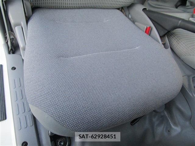 Hino DUTRO 2018-10 2008444-15