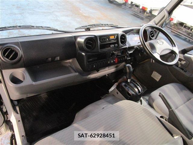 Hino DUTRO 2018-10 2008444-22