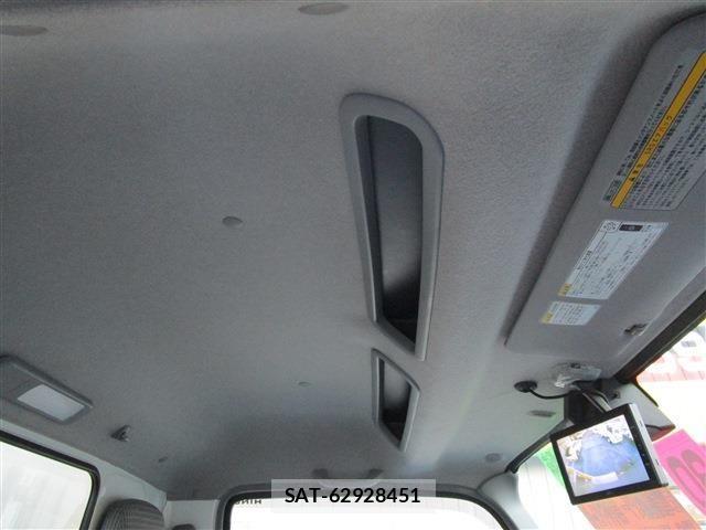 Hino DUTRO 2018-10 2008444-23