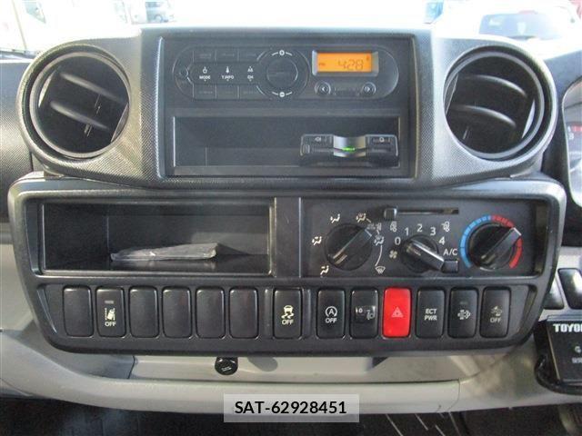 Hino DUTRO 2018-10 2008444-24