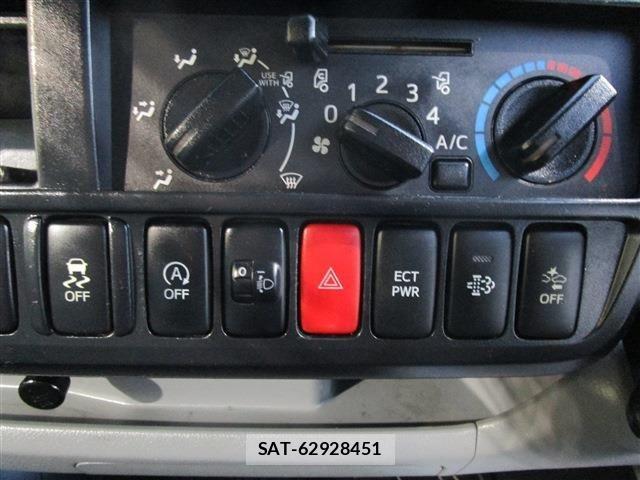 Hino DUTRO 2018-10 2008444-25