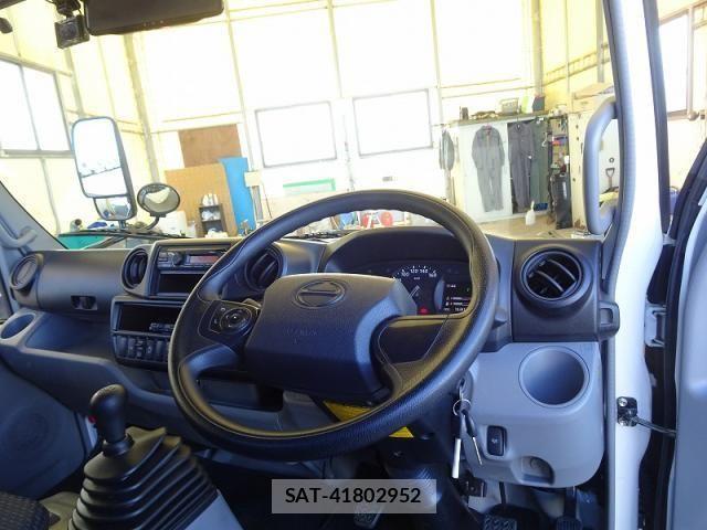 Hino DUTRO 2024-02 2078639-17