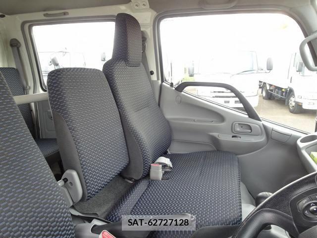 Hino DUTRO 2023-12 2078675-11