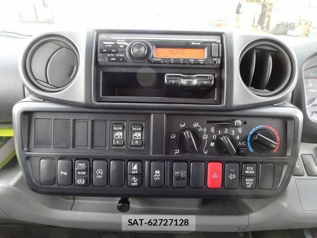 Hino DUTRO 2023-12 2078675-16