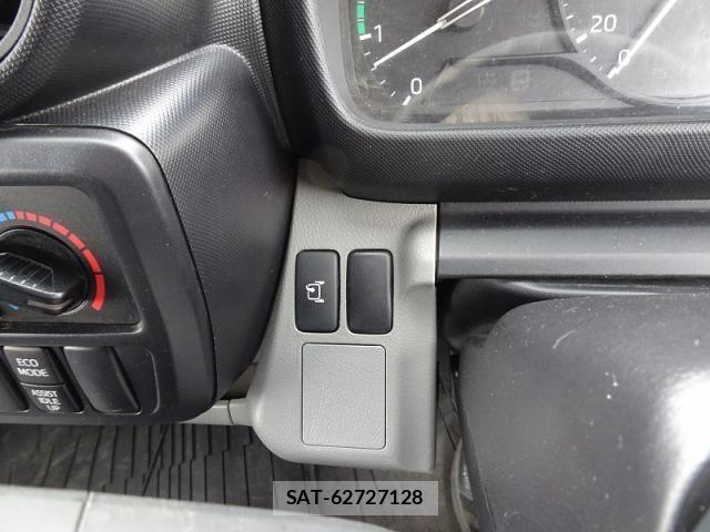 Hino DUTRO 2023-12 2078675-17