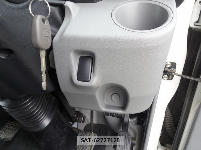 Hino DUTRO 2023-12 2078675-18