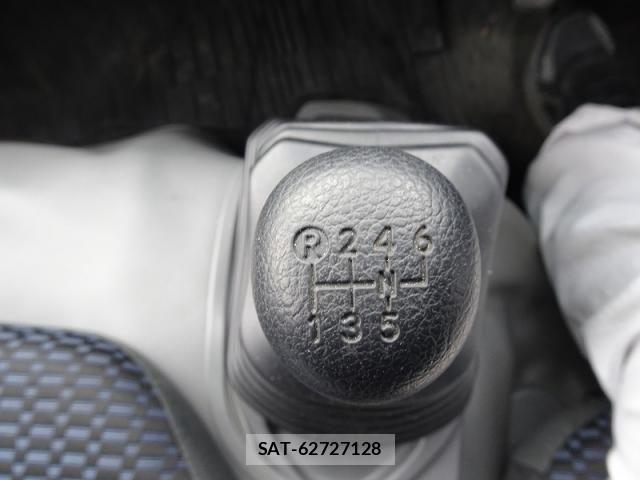 Hino DUTRO 2023-12 2078675-19