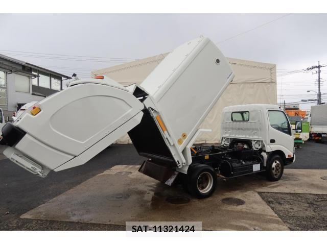 Hino DUTRO 2017-12 2099236-13