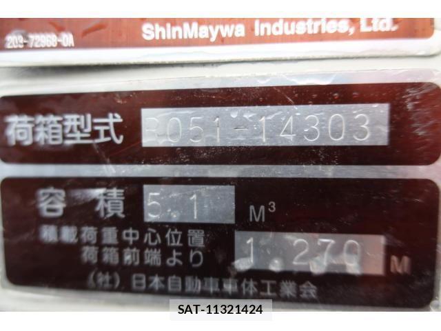 Hino DUTRO 2017-12 2099236-18