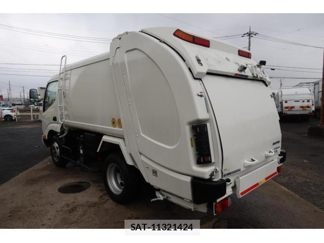 Hino DUTRO 2017-12 2099236-6