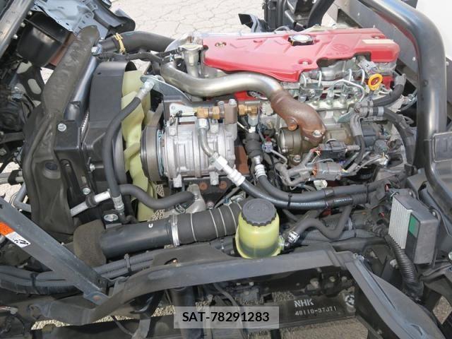 Hino DUTRO 2018-04 2208296-20