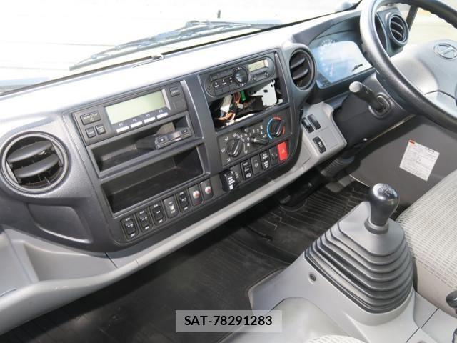 Hino DUTRO 2018-04 2208296-25