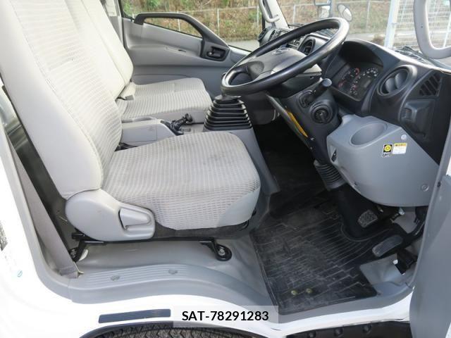 Hino DUTRO 2018-04 2208296-26