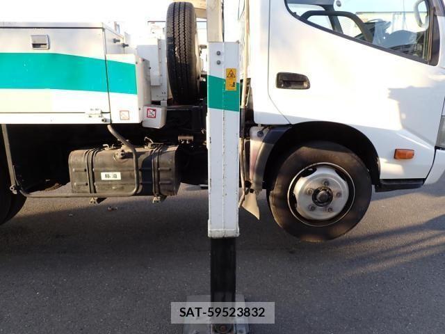 Hino DUTRO 2013-05 2208300-10