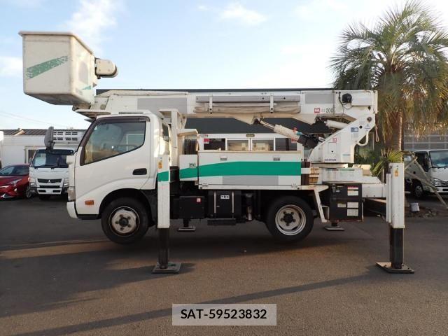 Hino DUTRO 2013-05 2208300-12