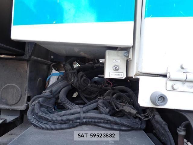 Hino DUTRO 2013-05 2208300-13