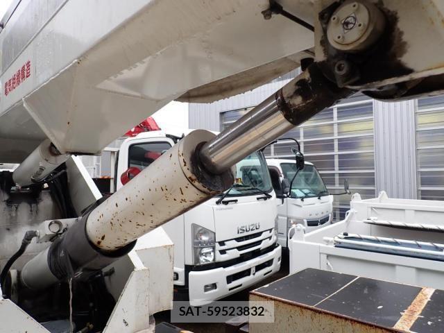 Hino DUTRO 2013-05 2208300-24