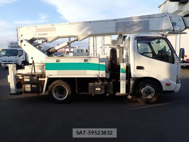 Hino DUTRO 2013-05 2208300-3