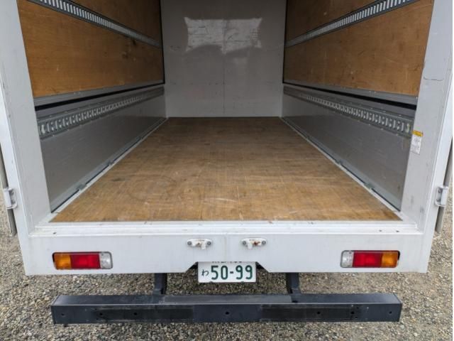 Hino DUTRO 2023-12 2385619-10