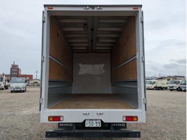 Hino DUTRO 2023-12 2385619-8