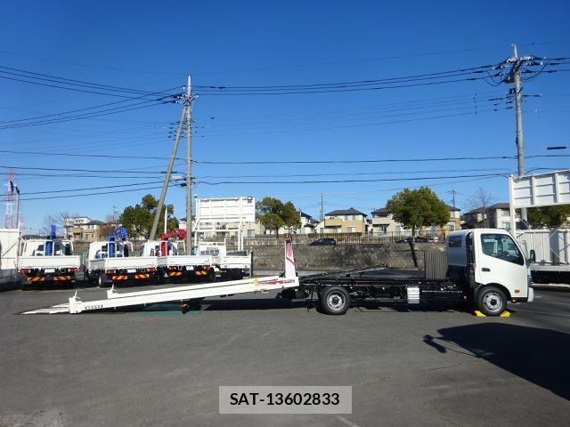 Hino DUTRO 2025-05 2663621-13