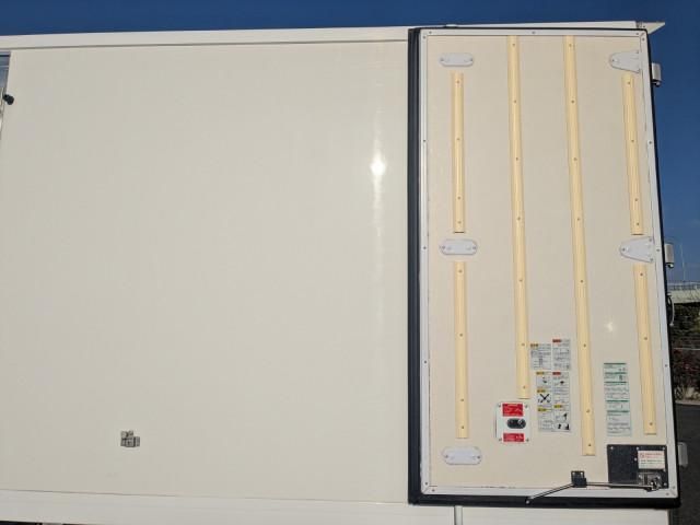 Hino DUTRO 2023-02 2709318-23