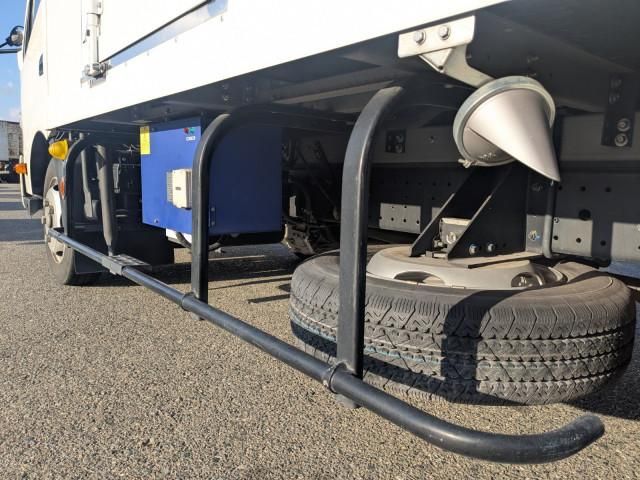 Hino DUTRO 2023-02 2709318-26