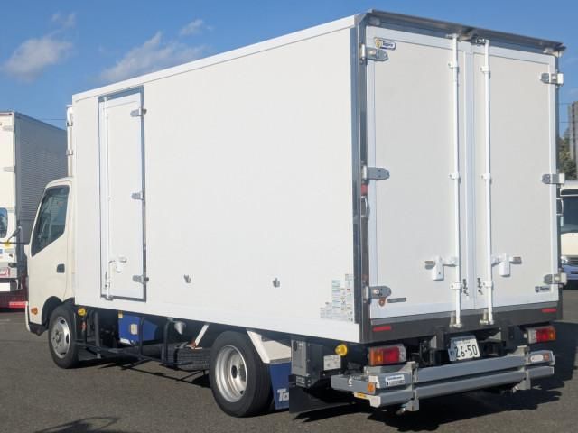 Hino DUTRO 2023-02 2709318-4
