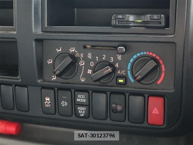 Hino DUTRO 2020-07 2828631-11