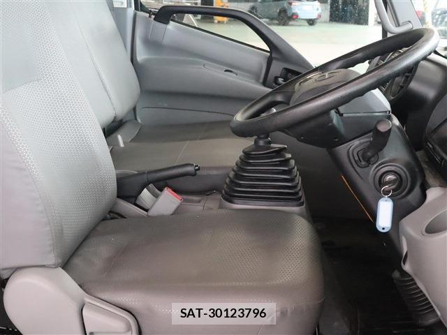 Hino DUTRO 2020-07 2828631-15